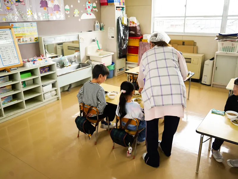 子どもたちを見守る様子